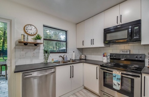 Fellowship House | Cozy Ocala Cottage - Dog Friendly - 5 miles to WEC