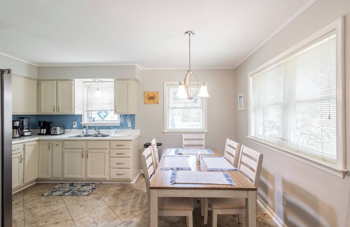 Northeast Virginia Beach House | Cozy Ocean-Side Cottage @ Peaceful North End of Virginia Beach