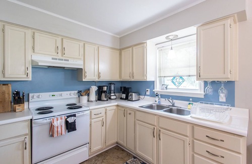 Northeast Virginia Beach House | Cozy Ocean-Side Cottage @ Peaceful North End of Virginia Beach