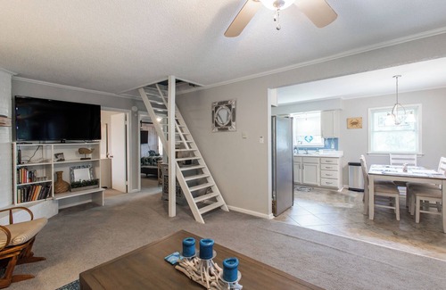 Northeast Virginia Beach House | Cozy Ocean-Side Cottage @ Peaceful North End of Virginia Beach