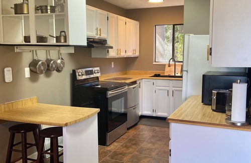 Campbell River Apartment | Cozy Ocean View Carriage Home