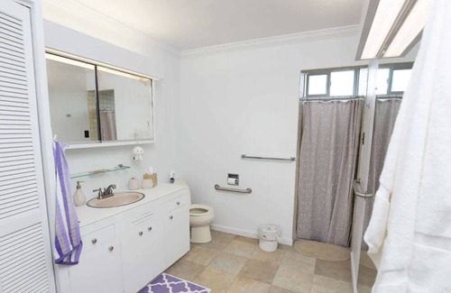 Honalo House | Cozy Oceanview House on 1 acre Orchard