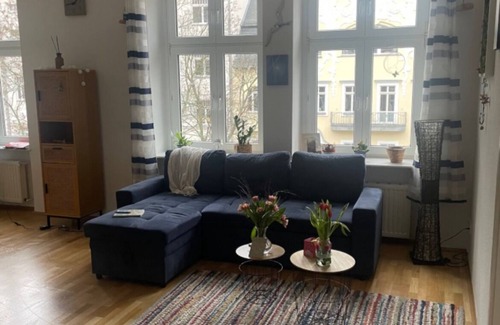 Gohlis-Sud Apartment | Cozy old apartment at the Schlösschen