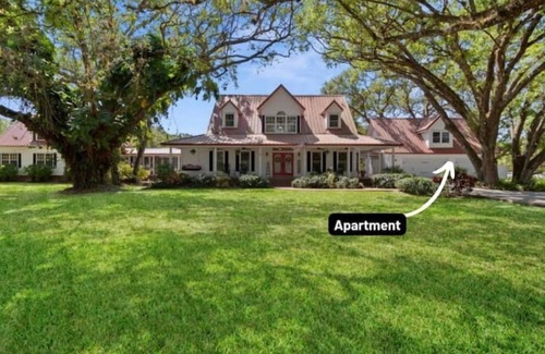 Moore Haven Apartment | Cozy open concept above garage apartment. 4 beds. Cottage Kitchen.