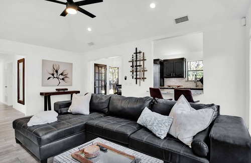 Frisco House | Cozy Parkside Home/Rail Yard/Toyota Centre