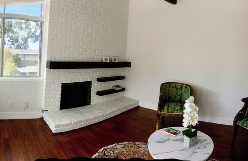 Corona del Mar Apartment | Cozy Penthouse , Private Beach access, Pool walk to Shops