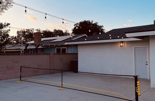 Northeast Anaheim House | Cozy Pickleball Retreat near Disneyland
