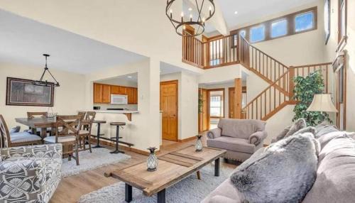 Tannersville House | Cozy Pine Haven - 5 Minutes To Camelback Beach