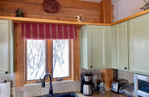 Steamboat Springs Ski Chalet | COZY PIVATE Chalet, SPECTACULAR VIEWS 2 DECKS , HOT TUB, WIFI, 2 TVs, Petsnn