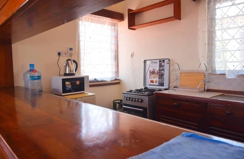 Mombasa Condo | Cozy Poolside 2 bed unit 5 mins walk to the beach