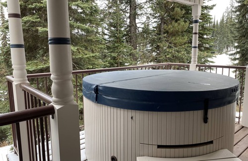 Silver Star Mountain Apartment | Cozy private suite. Backs onto ski way, close to village & private hot tub