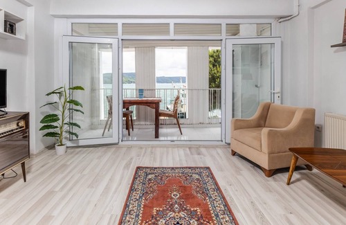 Sariyer Apartment | Cozy Private House with Sea View in Sariyer