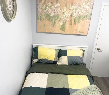 Rockcliffe - Smythe House | Cozy Private Room Near Downtown Toronto