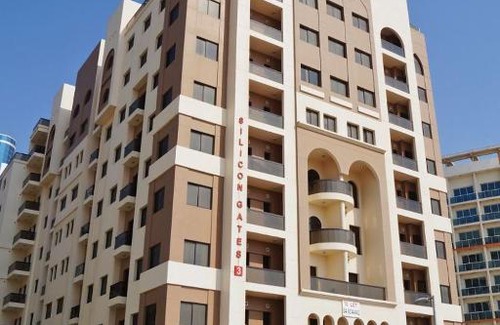 Dubai House | Cozy Private Room with En Suite Bathroom in Beautiful and Calm Locality