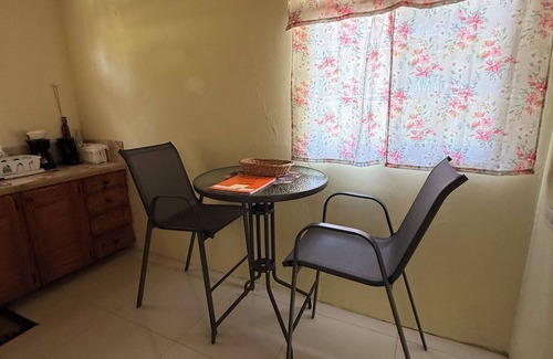 Montego Bay Cottage | Cozy & Private, steps away from Beach & Hip Strip! Car not needed!