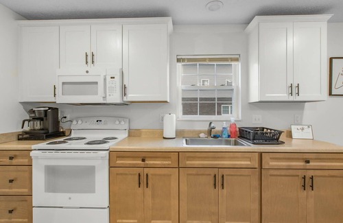 Pittsboro Apartment | Cozy Private Studio - Close To It All!