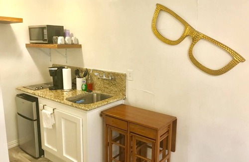 Lower Greenville House | Cozy Private Studio - near SMU w Private Parking