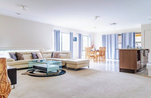Point Cook House | Cozy Queen Bedroom in Spacious Point Cook Home