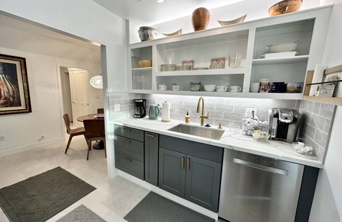 Washington Ave./ Memorial Park House | Cozy Quiet Home! PET FRIENDLY! Back to School 2025 Special!