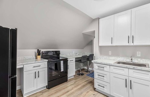 Mount Clemens Apartment | Cozy & Quiet Studio Flat in Historic Mount Clemens