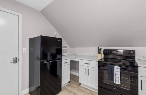 Mount Clemens Apartment | Cozy & Quiet Studio Flat in Historic Mount Clemens