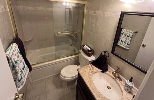 Secaucus Bed & Breakfast | Cozy & quite your home away from home. Public transport steps away