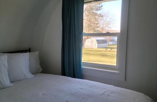 Paw Paw House | Cozy Quonset Hut On Maple Lake