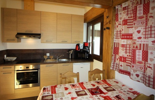 Les Almes Apartment | Cozy Renovated Apartment - Chalet de la Tour - Sleeps 6 - Tignes Le Lac - 100m from Slopes