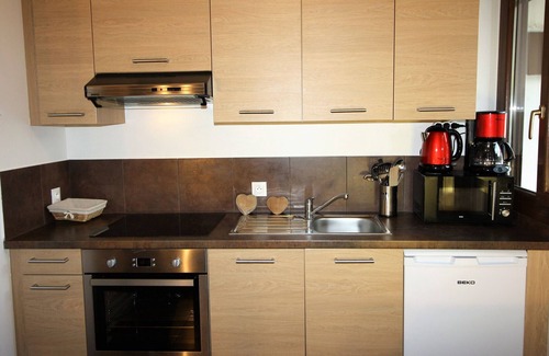 Les Almes Apartment | Cozy Renovated Apartment - Chalet de la Tour - Sleeps 6 - Tignes Le Lac - 100m from Slopes