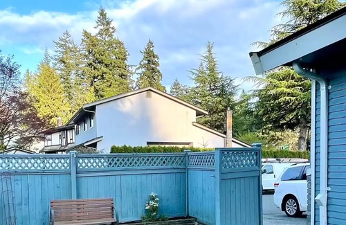 Newton House | Cozy, renovated home in Delta's Sunshine Hills, near shops, trails, and transit!