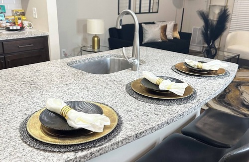 Smyrna Apartment | Cozy retreat 5 minutes from Braves and The battery.