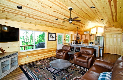 Soldotna Cabin | Cozy Retreat at CAM'S Kenai Riverfront Lodges