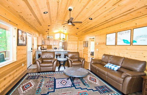 Soldotna Cabin | Cozy Retreat at CAM'S Kenai Riverfront Lodges