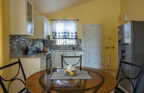 Montego Bay House | Cozy Retreat in a Gated Community 10 minutes from the Beach