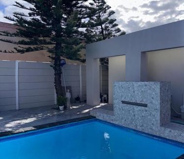 Parklands House | Cozy Retreat with a Pool!