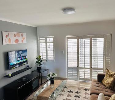 Parklands House | Cozy Retreat with a Pool!