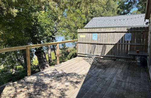 Havana Cabin | Cozy river retreat on the Illinois River with beach access!