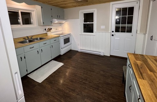 Huntsville Cottage | Cozy Riverfront All Season Cottage - 6 minutes from downtown Huntsville