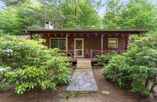 Blowing Rock Cabin | Cozy Riverside Cabin in Blue Ridge Mountains