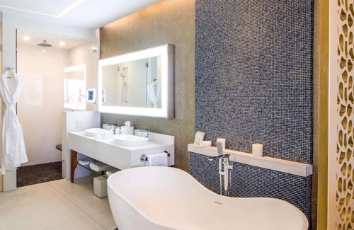 El Tezal Resort | Cozy room in a resort with AC, WiFi. Free Yoga, Gym, & beach bike at the resort