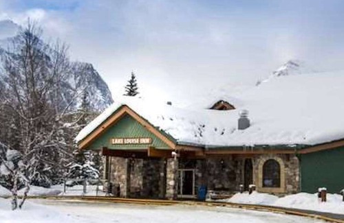 Lake Louise Apartment | Cozy Room in the Mountains | On-Site Ski Lockers!