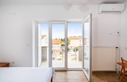 Zrce House | Cozy Room Near Beach D