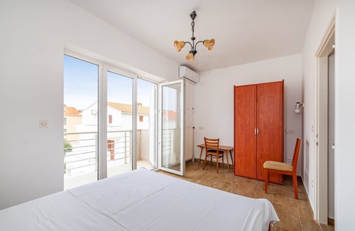 Zrce House | Cozy Room Near Beach D