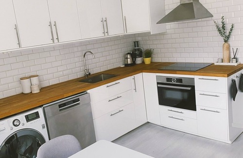 Morgongava Bed & Breakfast | Cozy Room with free breakfast-3 minutes to train station