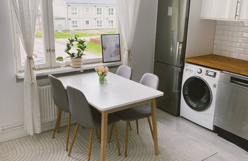 Morgongava Bed & Breakfast | Cozy Room with free breakfast-3 minutes to train station