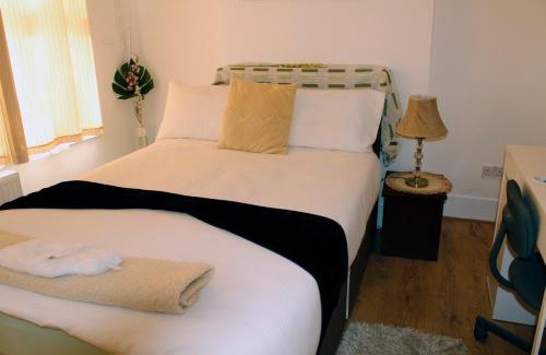 Lower Edmonton Apartment | cozy rooms or entire Townhouse in London, close to Tottenham Hotspur Stadium