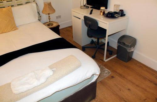 Lower Edmonton Apartment | cozy rooms or entire Townhouse in London, close to Tottenham Hotspur Stadium