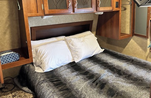 Elk Grove House | Cozy RV in the country