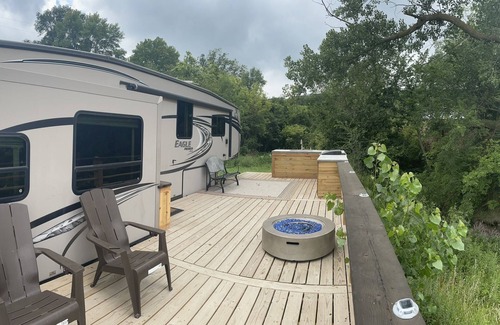 Newcastle House | Cozy RV with Expansive River Views