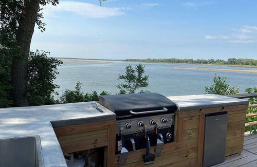 Newcastle House | Cozy RV with Expansive River Views